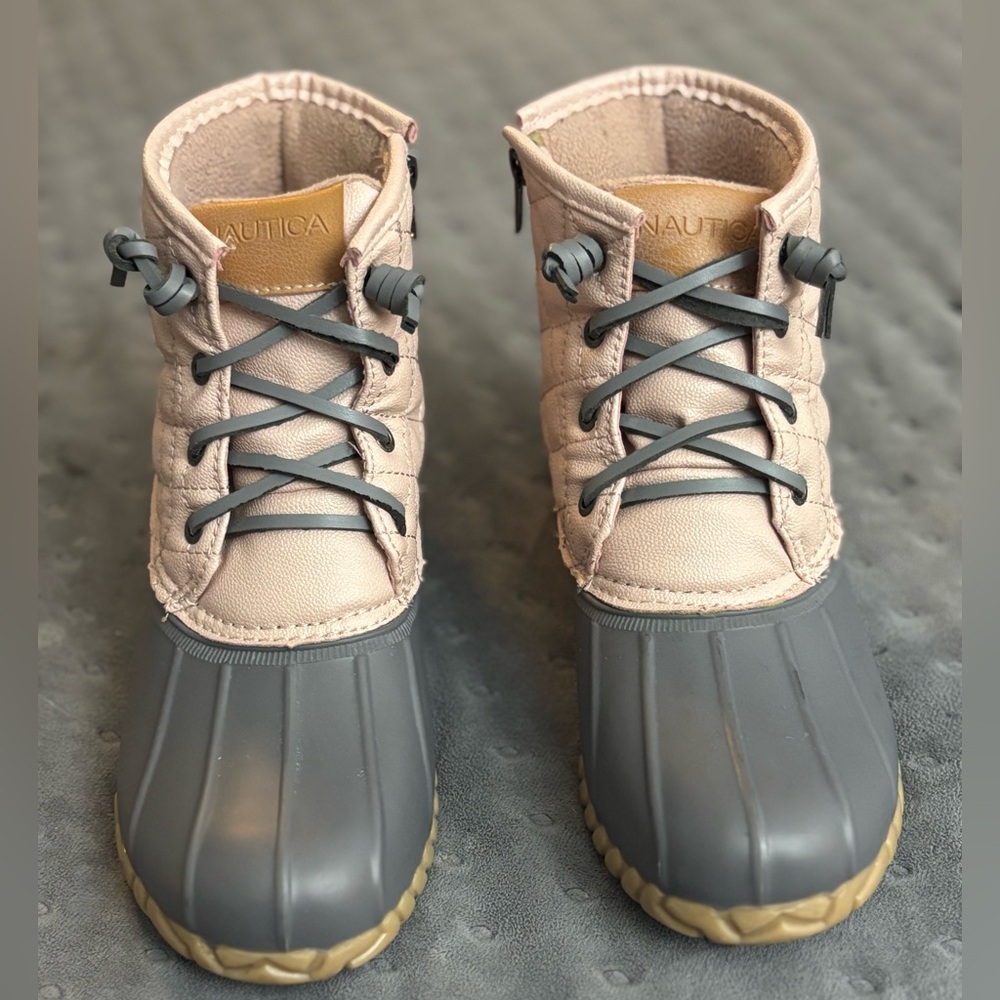 Nautica Women’s Dorsay Waterproof Saltwater Duck Boots 
Gray/Light Pink